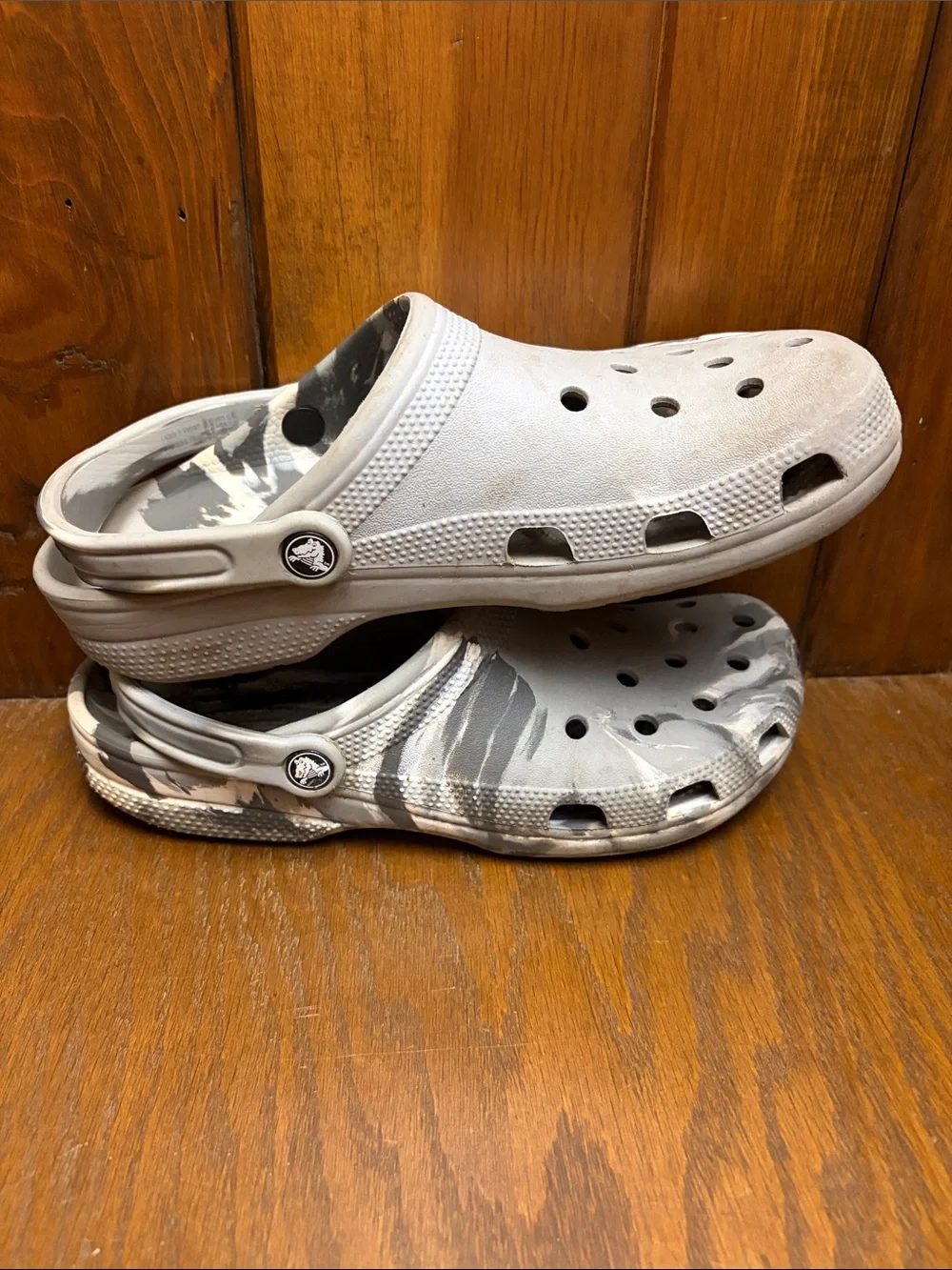 CROCS Classic Clog in Grey Marble Pattern